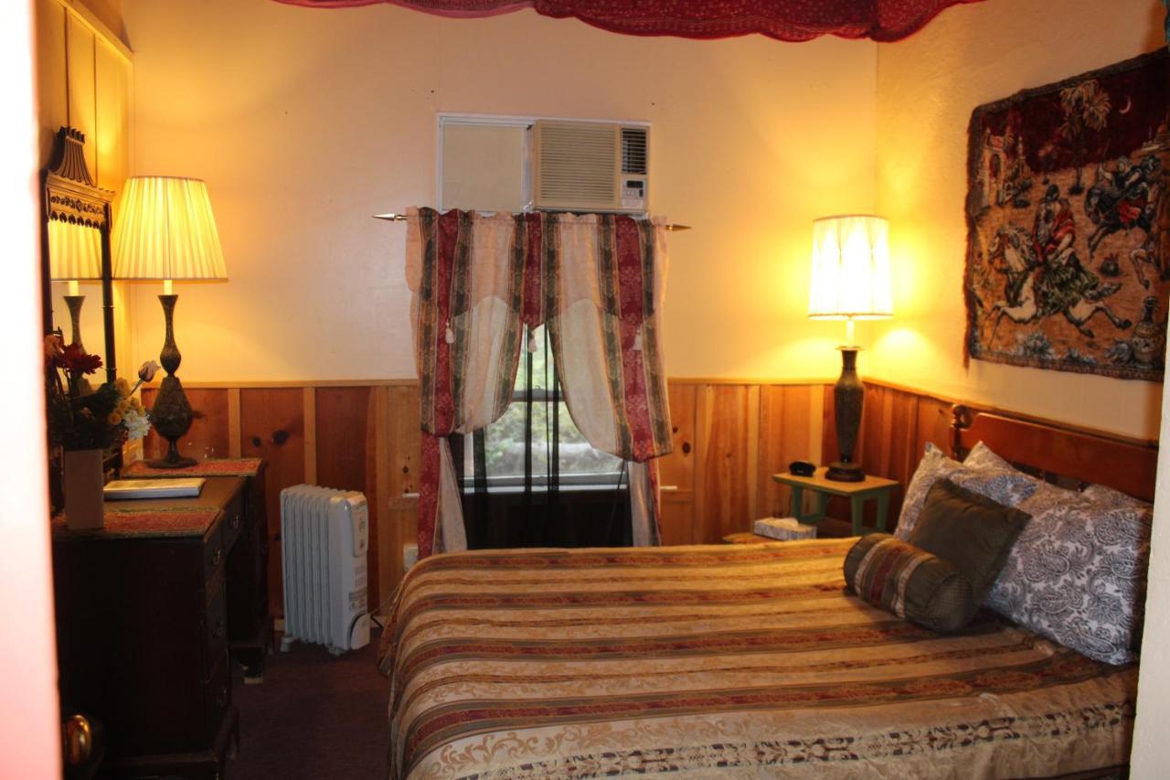 The At Castle Rock Inn 3*
